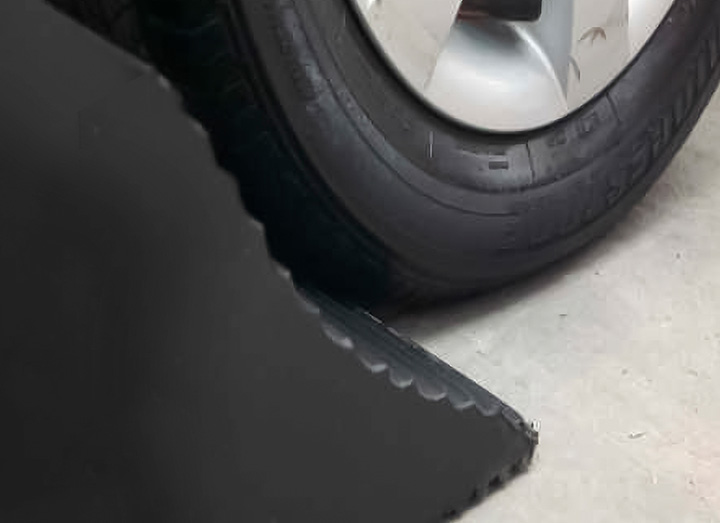 Tope de Tipo Cuña de Caucho